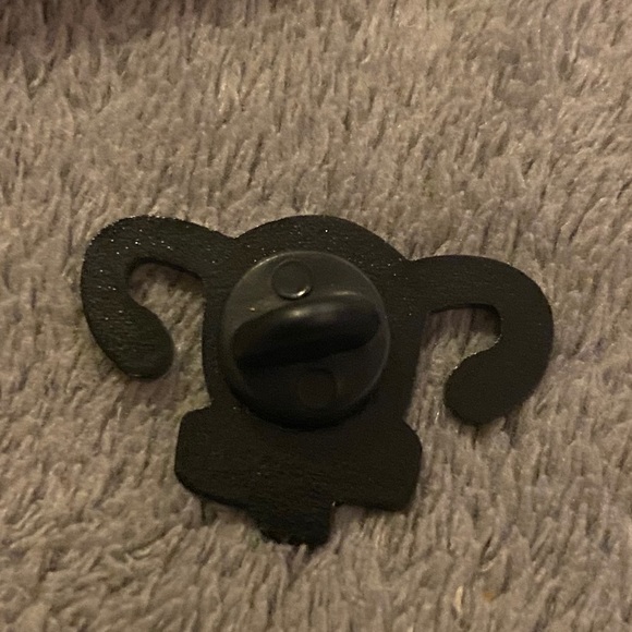 Cuterous lapel pin - Picture 3 of 3